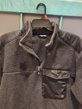 The North Face Men's Charcoal Gray Sherpa Fleece Half-Zip Pullover